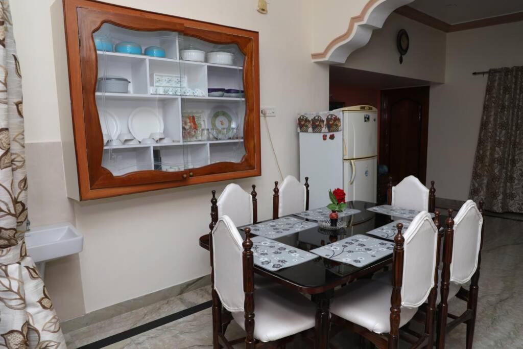Divine Homestay Tirupati Villa Bagian luar foto